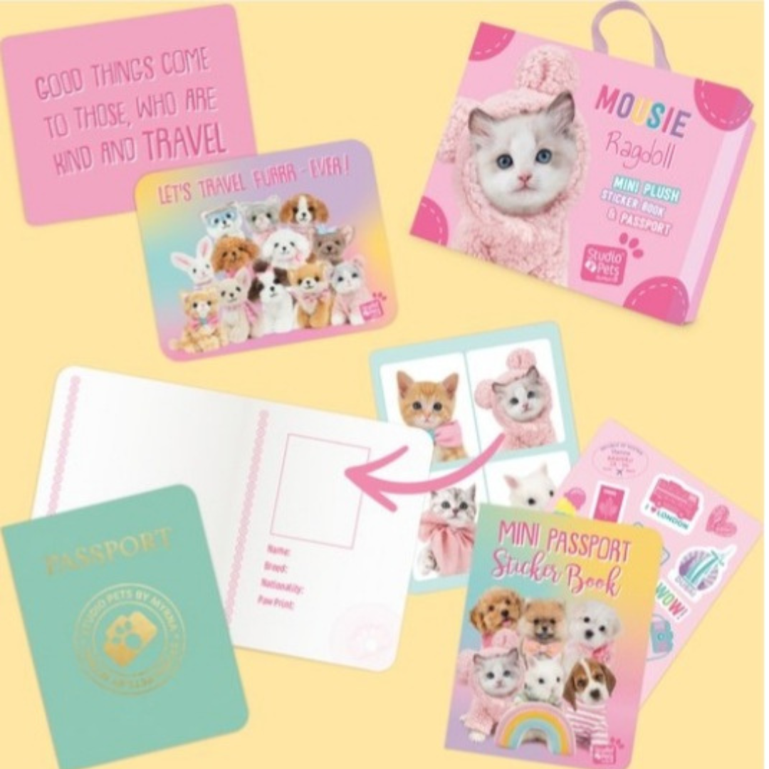 Studio Pets Peluche Mousie avec sa valise, son passeport et ses stickers