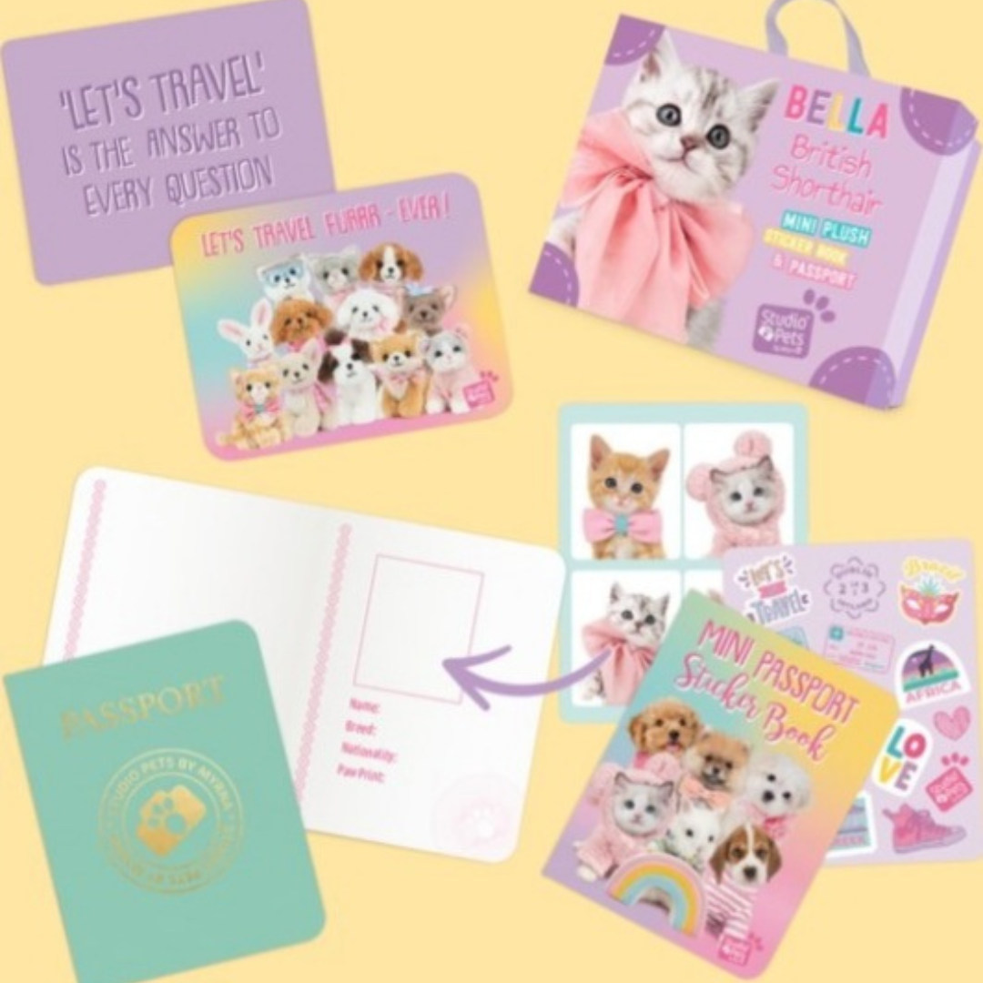 Studio Pets Peluche Bella avec sa valise, son passeport et ses stickers
