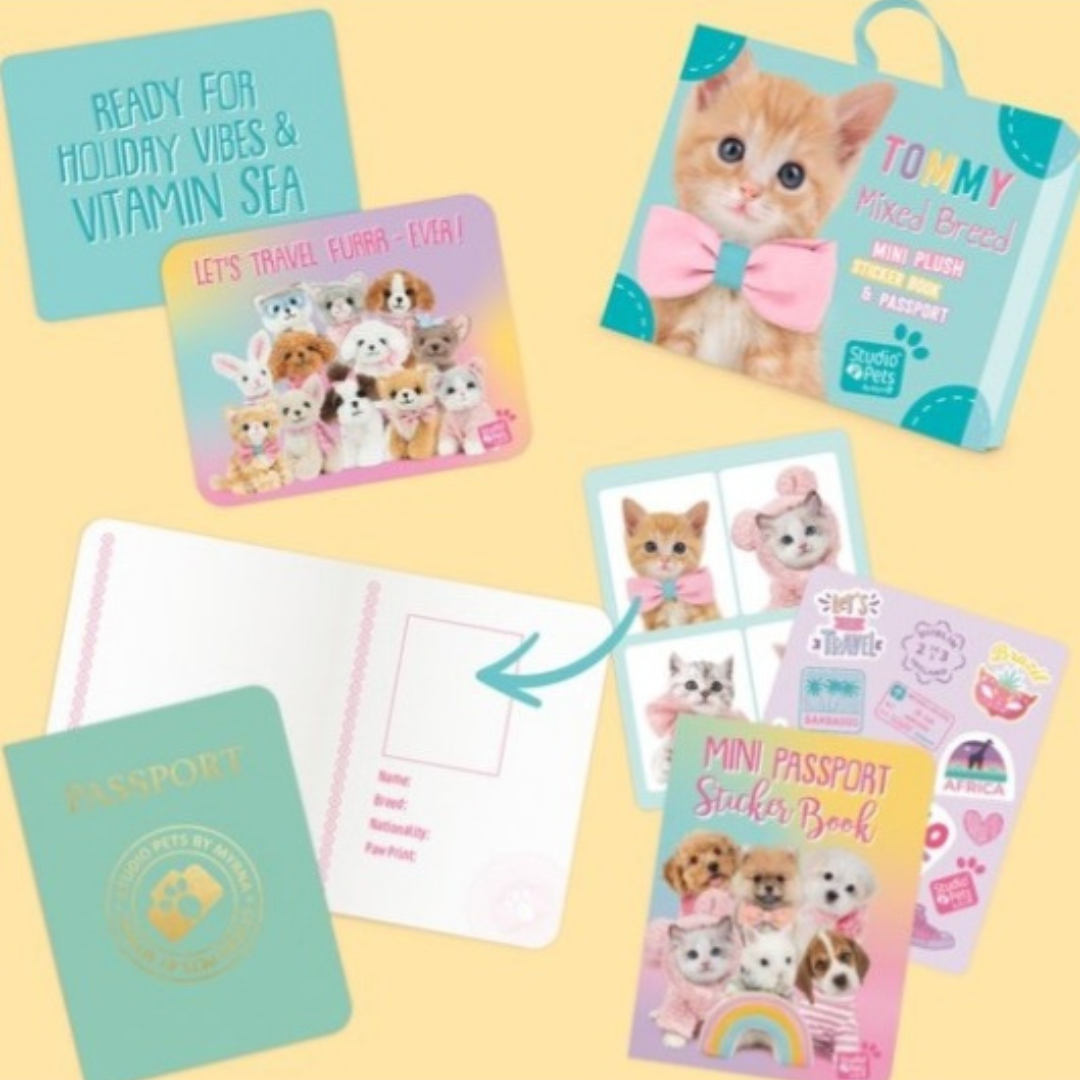 Studio Pets Peluche Tommy avec sa valise, son passeport et ses stickers