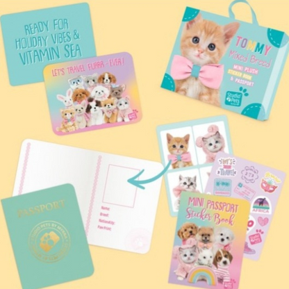 Studio Pets Peluche Tommy avec sa valise, son passeport et ses stickers