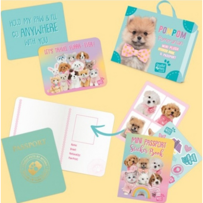 Studio Pets Peluche Pompom avec sa valise, son passeport et ses stickers