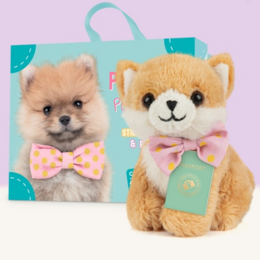 Studio Pets Peluche Pompom avec sa valise, son passeport et ses stickers