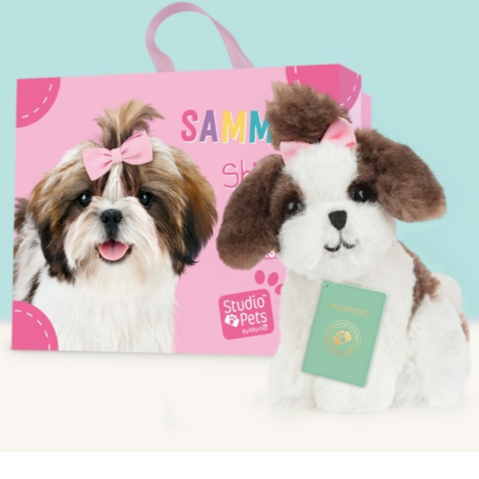 Studio Pets Peluche Sammy avec sa valise, son passeport et ses stickers