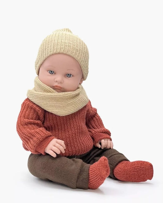 Minikane Poupon Bambinis Yann habilé de ses habits d'hiver