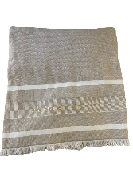 Fouta beige doublée écriture "We are family"